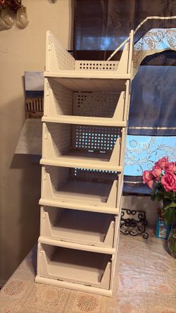 Storage baskets