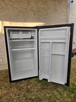 RCA stainless steel mini fridge model RFR465