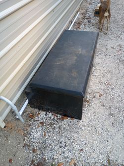 Steel toolbox for pickup truck