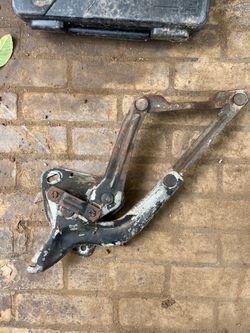 hood hinge c10