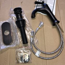 American Standard Rumson Single Hole Single-Handle Bathroom Faucet in Legacy Bronze