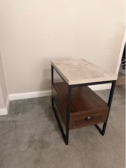 2 Nightstands