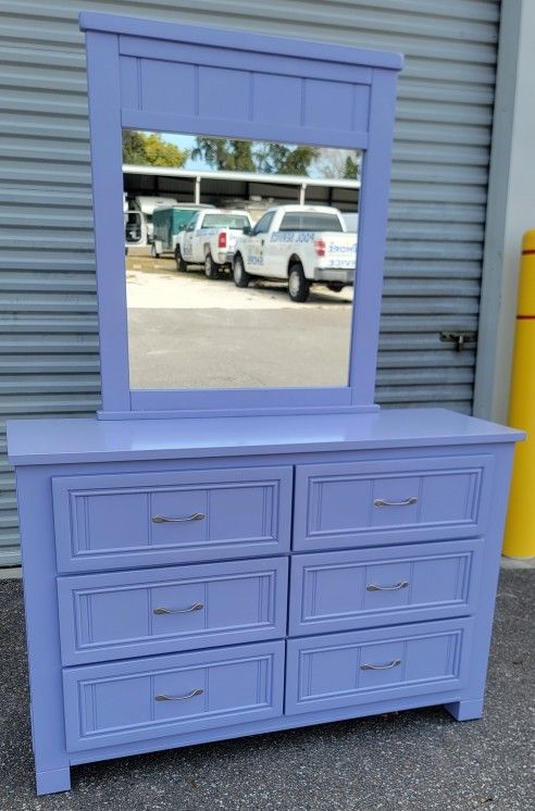(FREE DELIVERY) Rooms To Go Lavender Dresser with Mirror