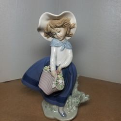 Lladro Pretty Flower Picking Girl Figurine