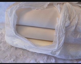 3 ivory table lines / 120’ round table