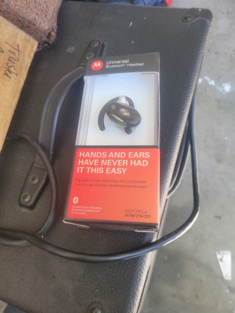 Universal Bluetooth Headset 