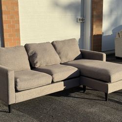 Modern Reversible Chaise Sectional Couch (Light Gray) - Free Curbside Delivery!