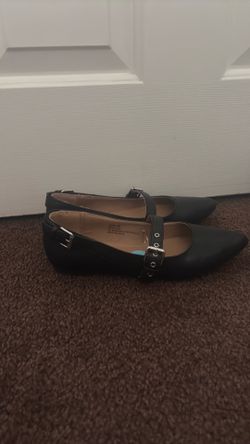 Black pointed flats