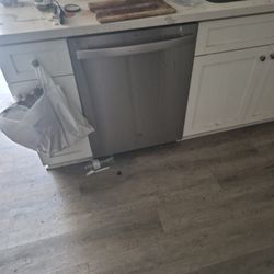 Dishwasher 400  Obo Never Used