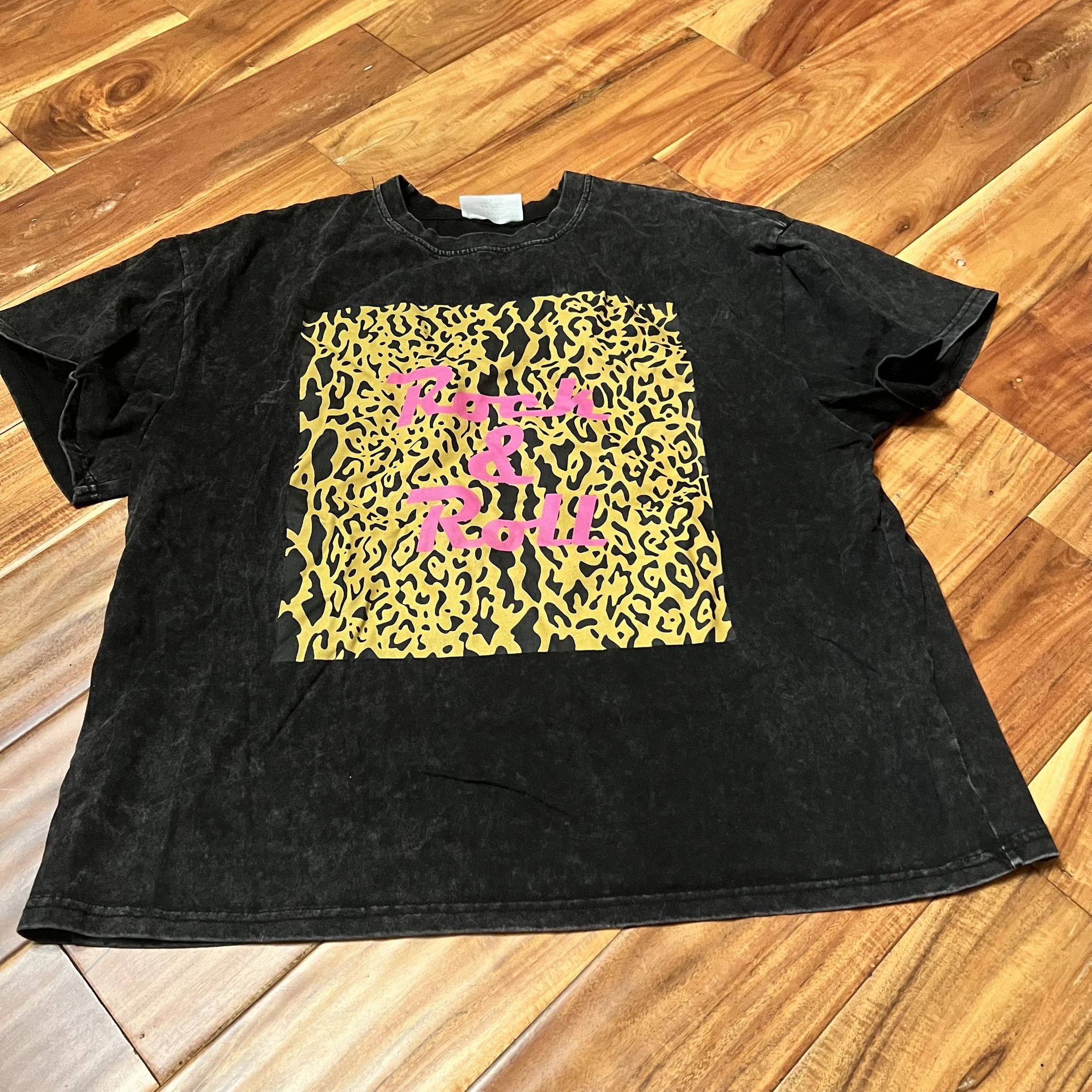 Women’s boutique oversized cheetah print rock n roll t-shirt. Size small