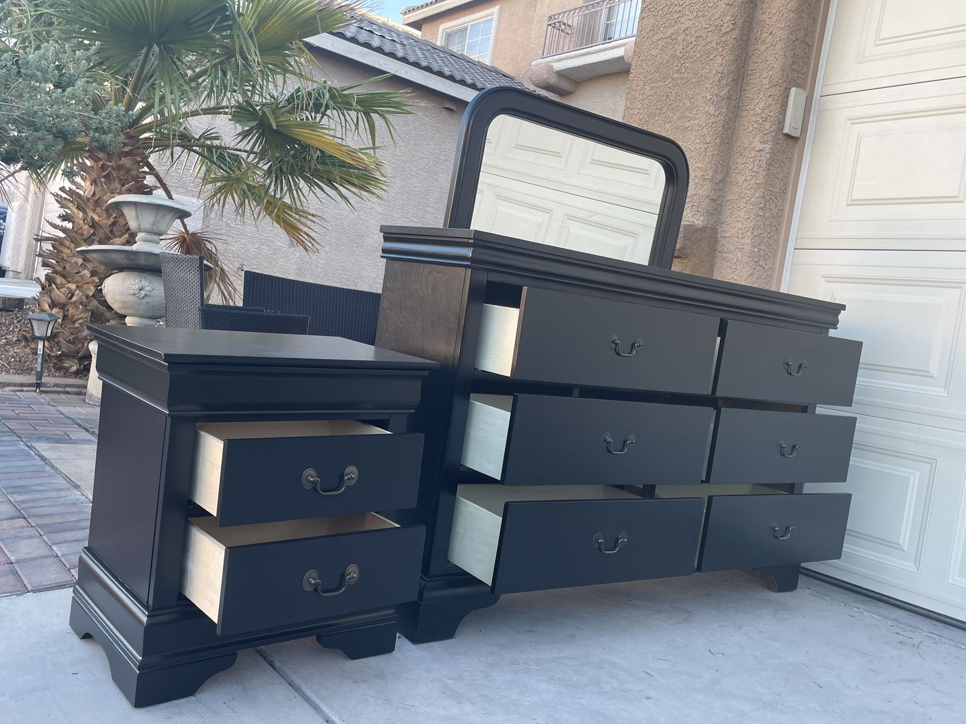 Dresser 1 nightstand and mirror black Excellent condition H35 W56 D16 free delivery