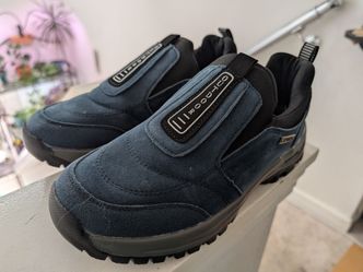 Women's size 38 slide-on sneaker shoes