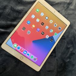 Apple iPad 7th Gen 128GB – Works – Cracked Screen