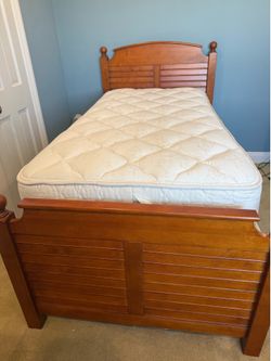 Twin bed with mattress set