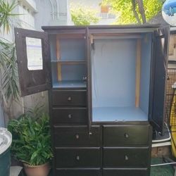 Dresser/wardrobe  For toddlers 