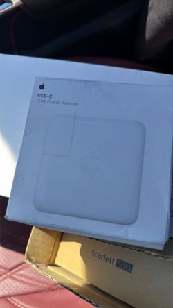 USB-C 70 W Power Adapter