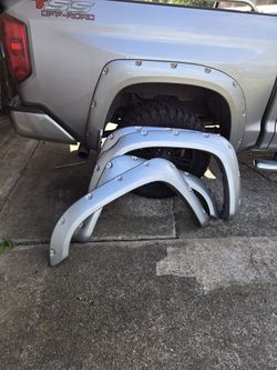 FENDER FLAR FOR TOYOTA TUNDRA 2017/2021 GOOD CONDITION