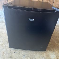 2.7 cubic foot stainless look compact dorm refrigerator