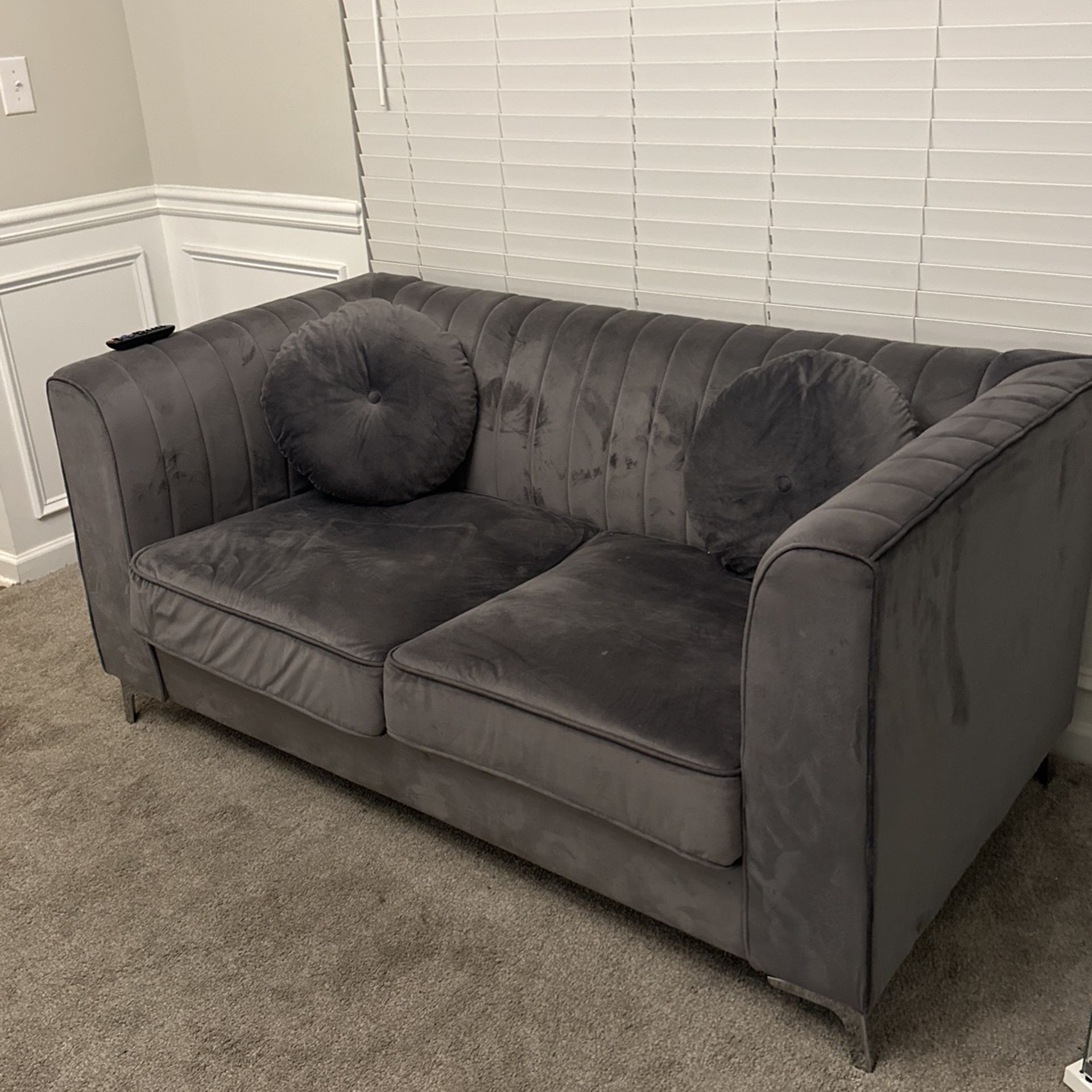 Loveseat 