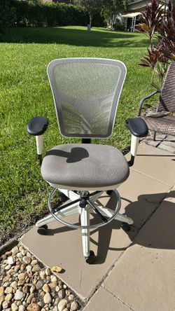 Flash Furniture Tyler Mid-Back Mesh Ergonomic Drafting Chair