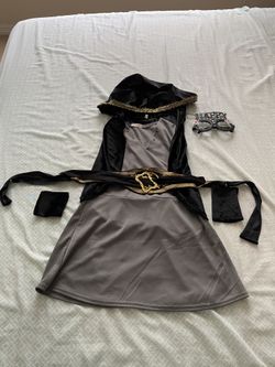 Halloween huntress/robinhood girls costume . Age 7 to 8 years