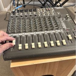 Mackie 1402-VLZ Pro 14-channel Mixer Board