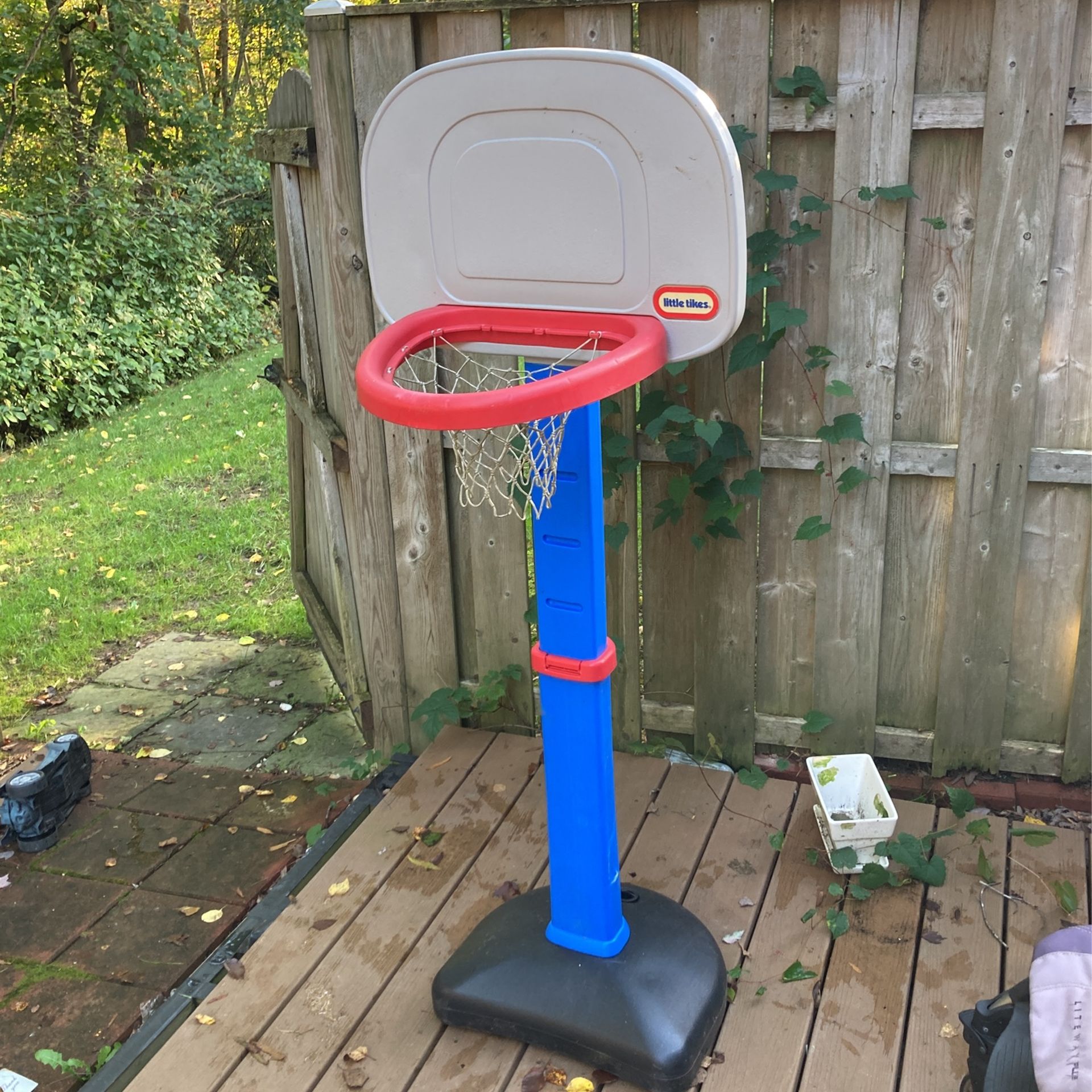 Basketball Hoop - Little Tikes