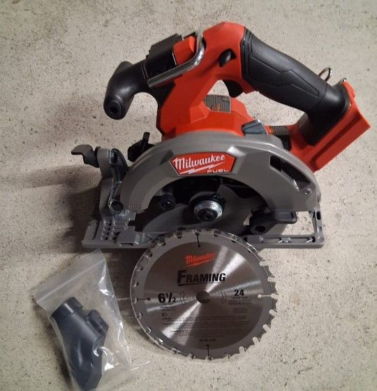 Milwaukee Fuel M18 6-1/2" Circular Saw ( Tool Only)