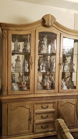 China hutch/curio cabinet