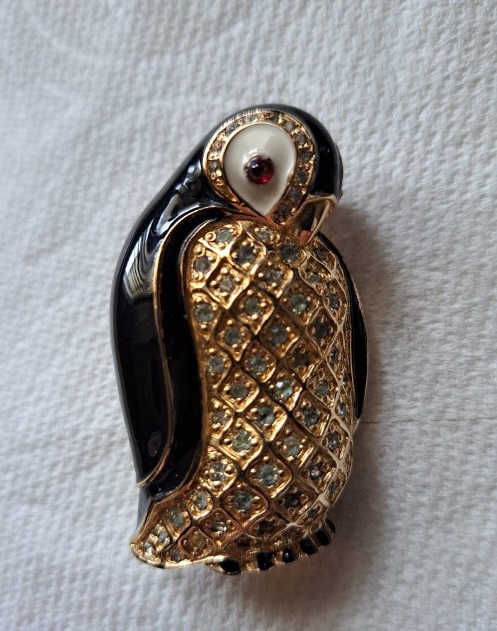 Beautiful Vintage JUDITH LEIBER Enamel & Crystal Penguin 🐧 Brooch