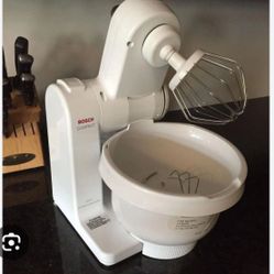 Es Licuadora Batidora Y  Rayador  Está Nuevo No Está En Caja