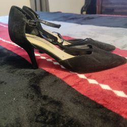Black Pointed High Heels 