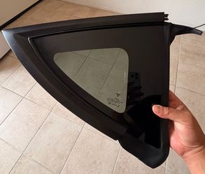 20-24 Tesla Model Y Rear Right Quarter Panel Glass