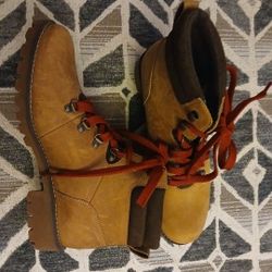 AVAILABLE! View All Pics / Details.....STYLISH  TIMBERLANDS !! 