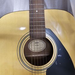 Yamaha F310 Acoustic GUITAR 