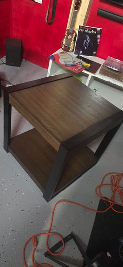 Coffee table & end tables 100