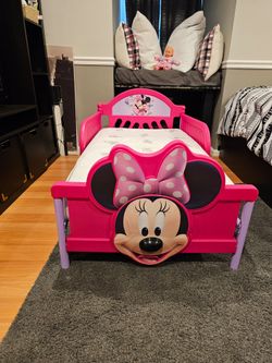 Minnie toddler bed with mattress