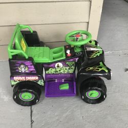 Monster Jam 6V Ride On Grave Digger Monster Truck