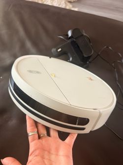 LEAF Robot Vacuum with Dock - For Parts / Repair