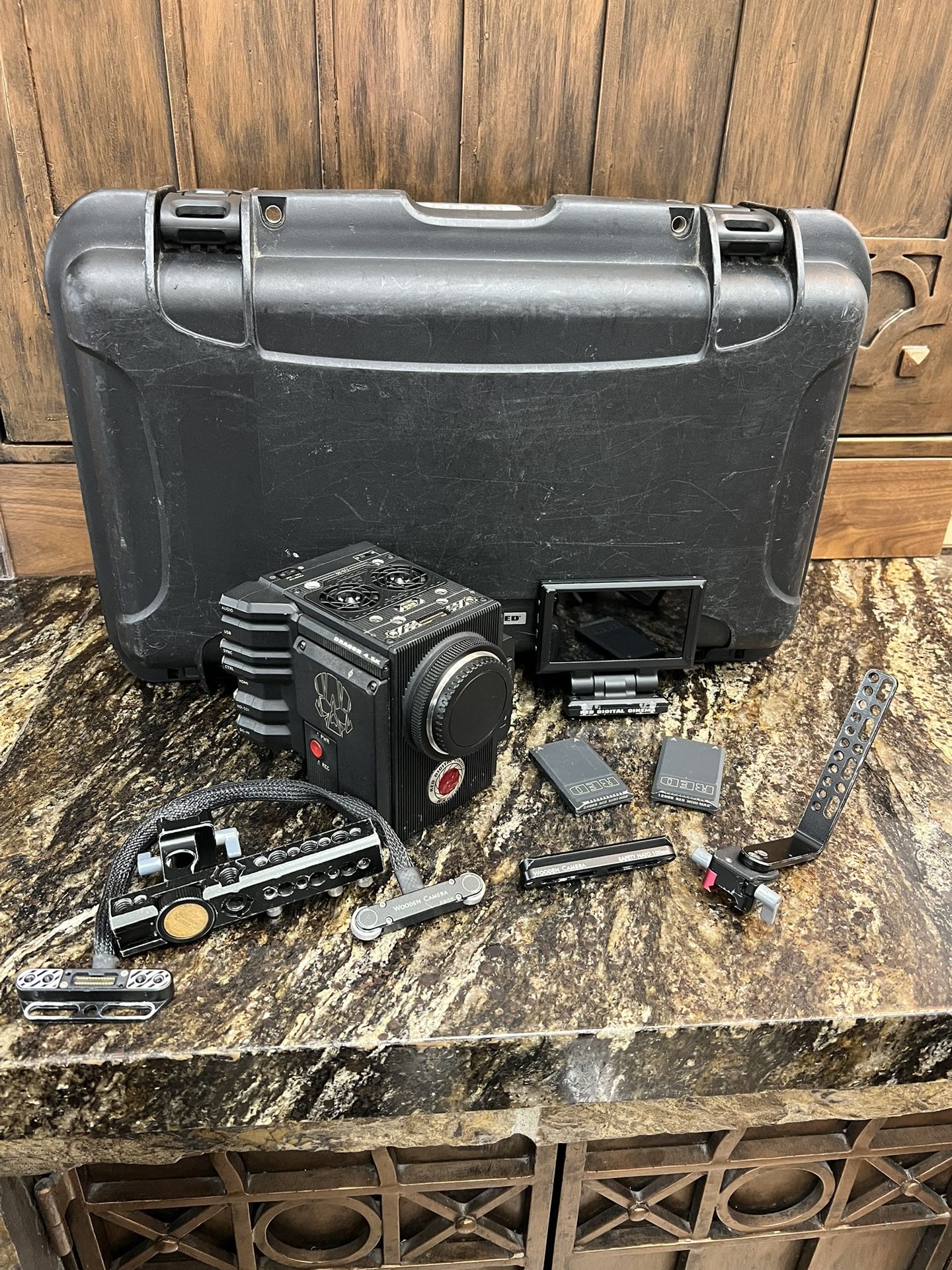 RED DIGITAL CINEMA RAVEN BRAIN with 4.5K DRAGON Sensor (EF Mount, Compatible with DSMC2 Accessories),red,red Digital Cinema Camera,red Raven,