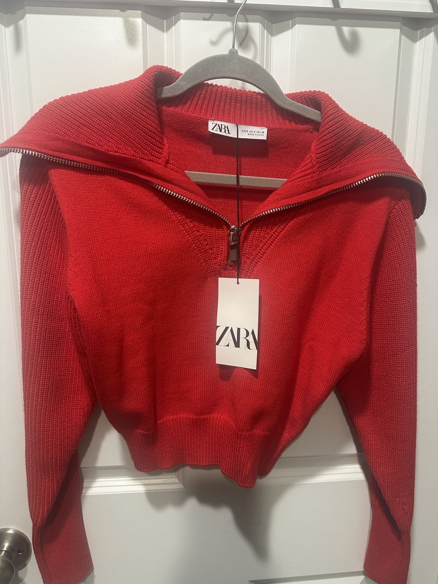 Women Zara Sweater ( NWT)