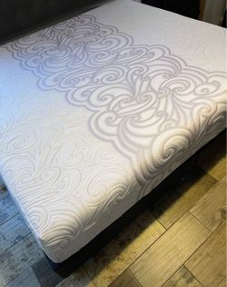 King size bases with legs and mattress