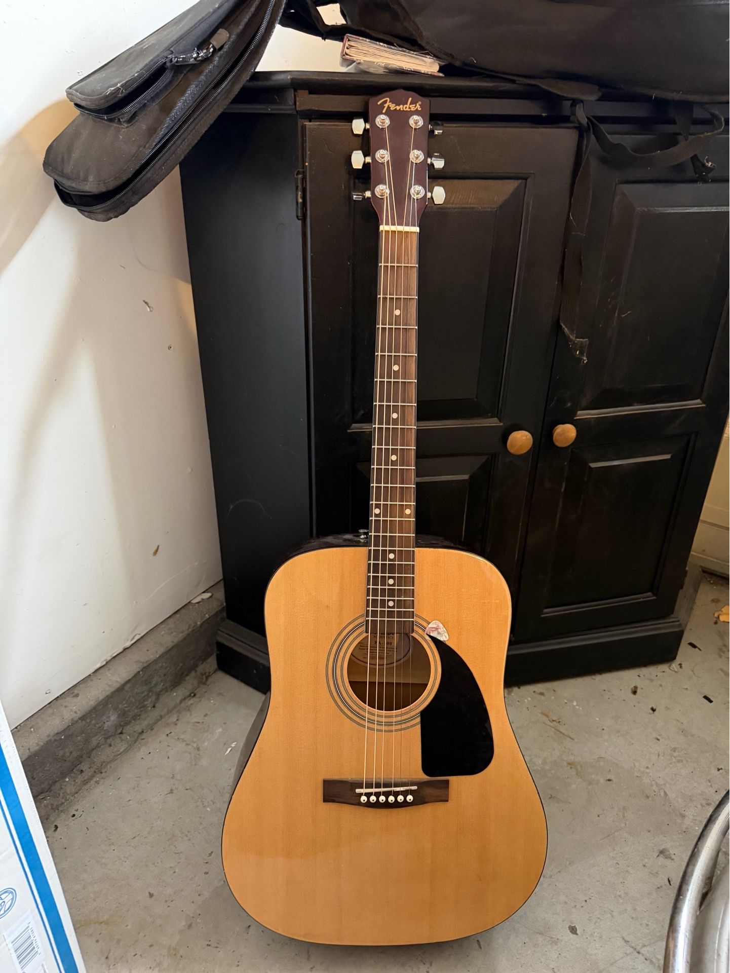 Fender FA-125 acoustic guitar