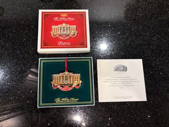 2002 White House Christmas Ornament Gingerbread House in the State Dining Room