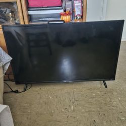 TLC  40 Inch Roku Tv Works Perfect With Remote 