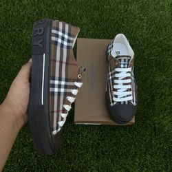 Men Burberry Low Top Size 11