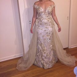 Beautiful floral train dress size 6