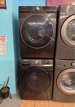 Samsung frontload washer and gas dryer set
