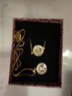 Bracelet and bracelet set