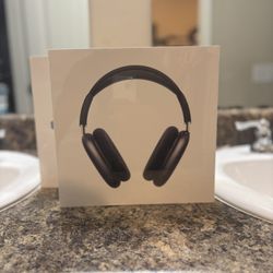 AirPod Maxes Space Gray